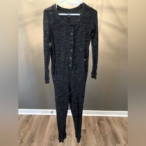 Women “lived in” Volcom jumpsuit Size M
